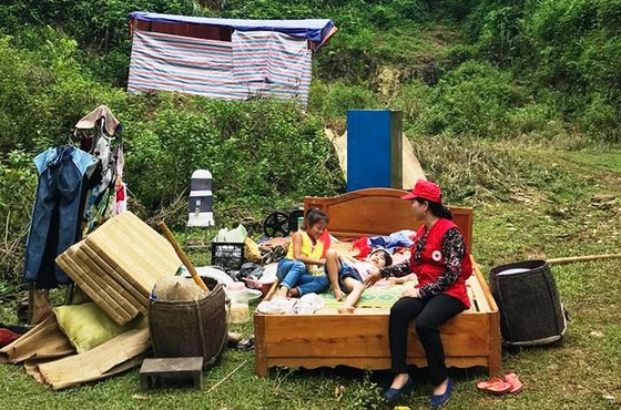 Huyện Mường Lát vẫn bị chia cắt do đường giao thông bị sạt, lở ảnh 3