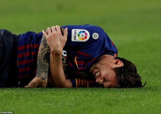 Vòng 9 - La Liga: Thắng Sevilla 4 - 2, Barcelona trở lại ngôi đầu ảnh 1