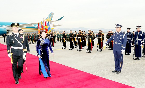 Nghi lễ đón Chủ tịch Quốc hội Nguyễn Thị Kim Ngân tại sân bay Seongnam ở Thủ đô Seoul. Ảnh: TTXVN