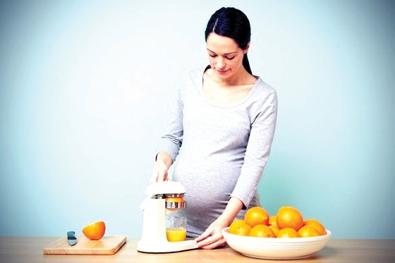Thai phụ bổ sung vitamin C giúp cải thiện phổi của bé