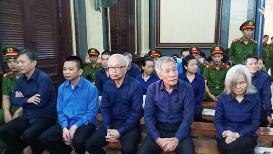 Bị cáo Trần Phương Bình và các đồng phạm tại phiên xét xử sơ thẩm