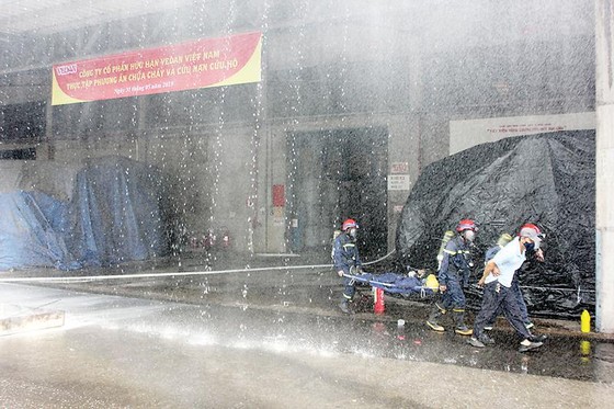 Gần 200 nhân viên Cty Vedan Việt Nam tham gia “Buổi diễn tập phòng cháy chữa cháy và cứu nạn cứu hộ” ảnh 4