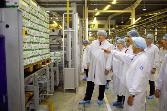 Đoàn công tác Bộ Nông nghiệp Hoa Kỳ đến thăm và làm việc với Công ty cổ phần Sữa Việt Nam