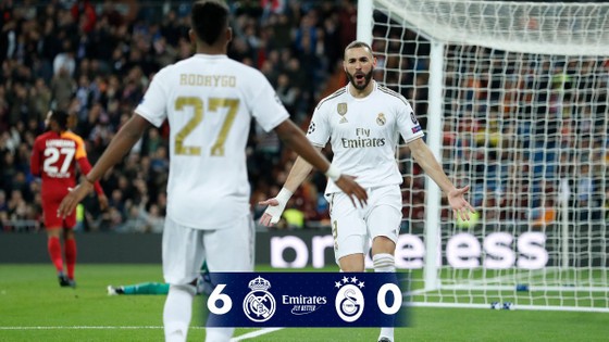 Rodrygo (số 27) và Karim Benzema đóng góp đến 5 bàn thắng trong chiến thắng của Real Madrid trước Galatasaray