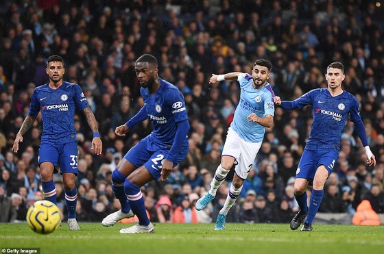 Đánh bại Chelsea, Manchester City tiếp tục bám đuổi Liverpool ảnh 1