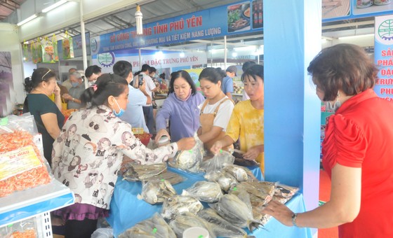 Tạo cú hích thu hút khách mua sắm ảnh 1