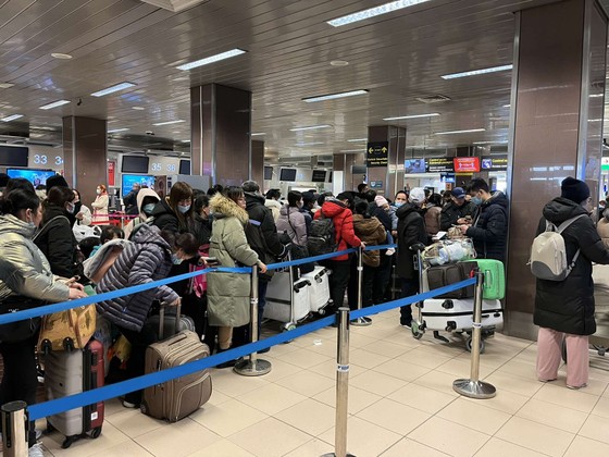 Sun Group và Vietnam Airlines triển khai thành công hai chuyến bay đưa người Việt Nam tại Ukraine về nước ảnh 1