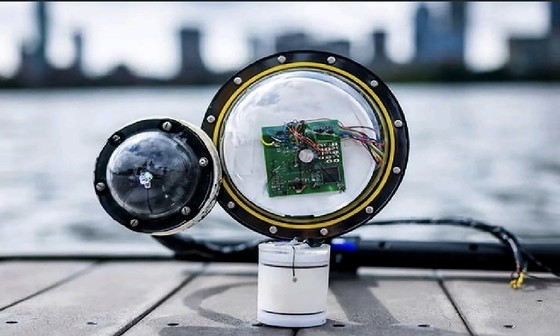 Máy ảnh kỹ thuật số chụp dưới nước không cần pin và truyền ảnh chụp không dây qua mặt nước