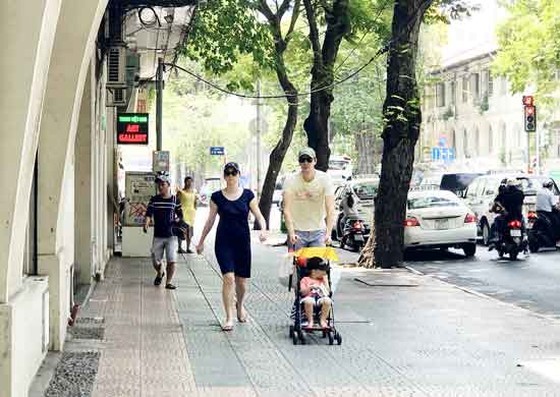 Vỉa hè thông thoáng cho người đi bộ trên đường Đồng Khởi, quận 1, TPHCM. Ảnh: VIỆT DŨNG