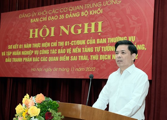 Đồng chí Nguyễn Văn Thể phát biểu tại hội nghị. Ảnh: QĐND