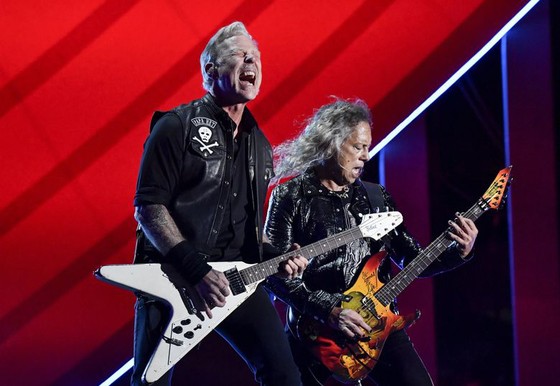 James Hetfield và Kirk Hammett của Metallica diễn tại New York hôm 24-9