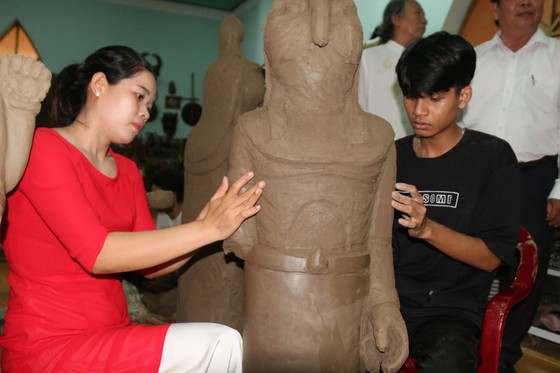 “Vũ điệu” gốm Chăm ảnh 4