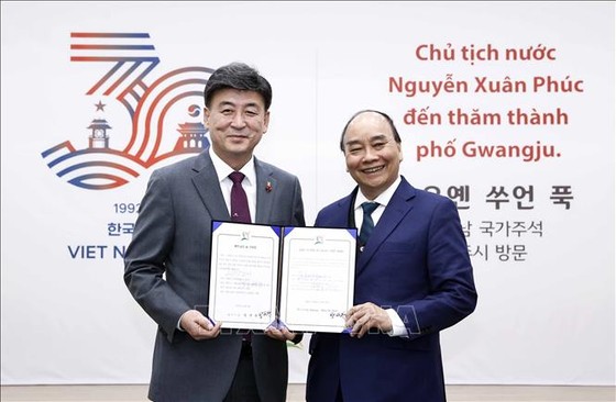 Chủ tịch nước Nguyễn Xuân Phúc đến thăm tỉnh Gyeonggi, Hàn Quốc ảnh 5