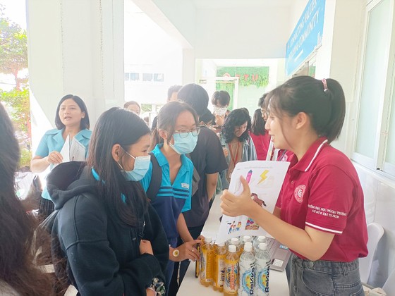 Loay hoay chuyển đổi môn học cho học sinh lớp 10 ảnh 1