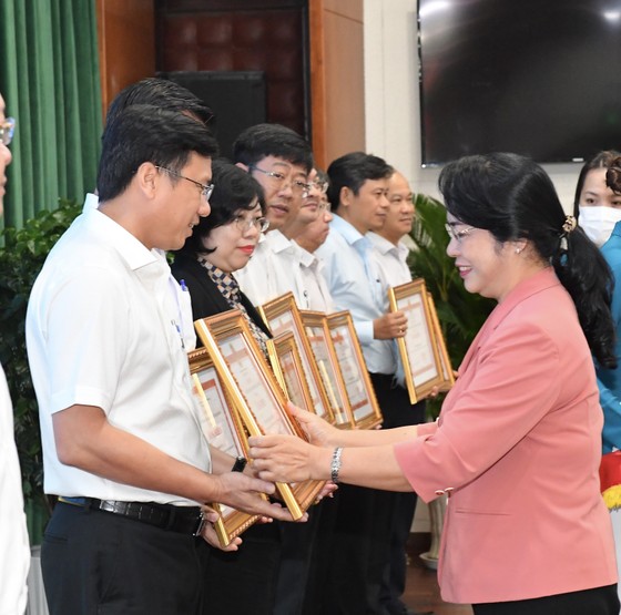 Bí thư Thành ủy TPHCM Nguyễn Văn Nên: “Nhanh chóng đưa các hoạt động trở lại bình thường” ảnh 7