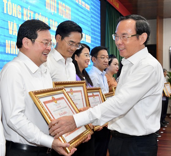 Bí thư Thành ủy TPHCM Nguyễn Văn Nên: “Nhanh chóng đưa các hoạt động trở lại bình thường” ảnh 5