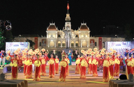 Mỹ thuật trong Không gian văn hóa Hồ Chí Minh: Hài hòa, mang bản sắc TPHCM ảnh 1