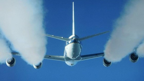 Loại nhiên liệu sinh học mới sẽ giúp giảm khí thải CO2 trong ngành hàng không. Ảnh: NASA
