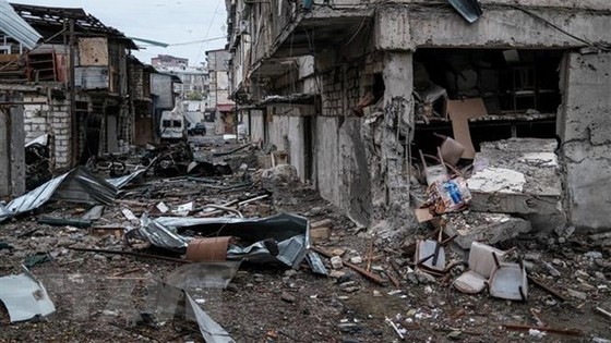 Những tòa nhà bị phá hủy trong xung đột giữa lực lượng Armenia và binh sỹ Azerbaijan ngày 5-10-2020. Nguồn: AFP/TTXVN