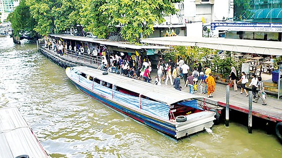 Một bến tàu thủy ở Bangkok