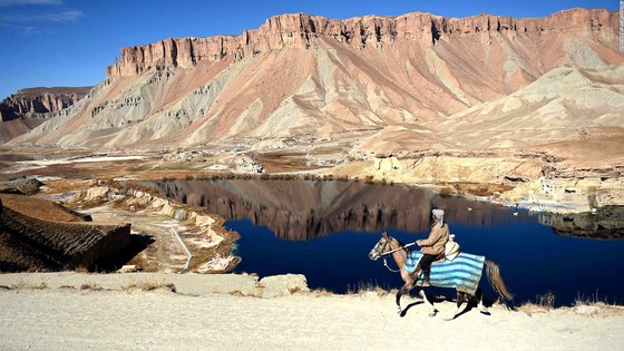 Hồ nước tại công viên quốc gia Band-e Amir
