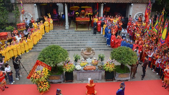 Thực hiện nghi thức tế lễ tại Lễ hội Đền Bà Triệu
