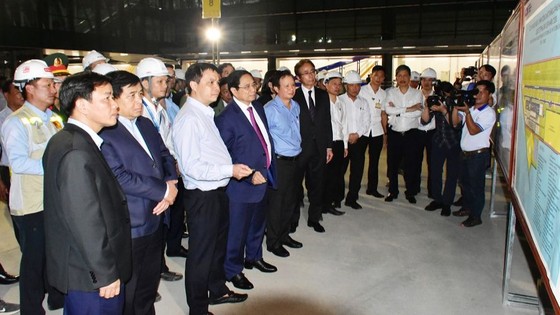 Thủ tướng Phạm Minh Chính kiểm tra tiến độ thi công Công trình Nhà ga hành khách T2 - Cảng Hàng không quốc tế Phú Bài