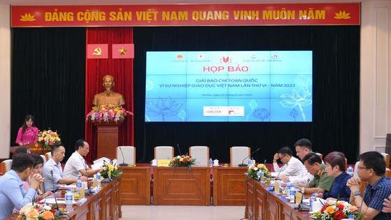 Trao Giải báo chí toàn quốc Vì sự nghiệp Giáo dục Việt Nam vào dịp kỷ niệm ngày Nhà giáo Việt Nam ảnh 2