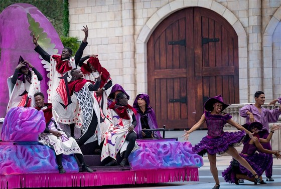 Choáng ngợp với những xứ sở đẹp chất ngất trong show “Vũ hội Ánh Dương” ảnh 3