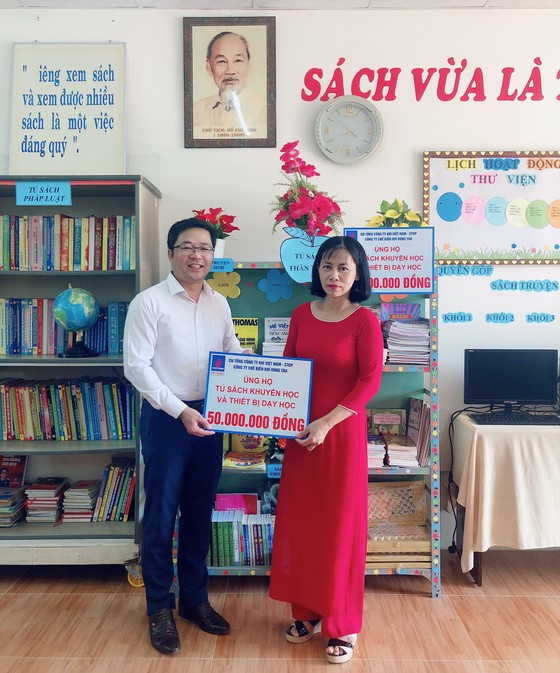 Tài trợ 870 triệu đồng cho Chương trình “Trao tặng tủ sách” ảnh 2 Tài trợ 870 triệu đồng cho Chương trình “Trao tặng tủ sách” ảnh 2