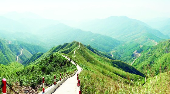 Tour du lịch “lên rừng, xuống biển” hút khách dịp tết 2020 ảnh 1