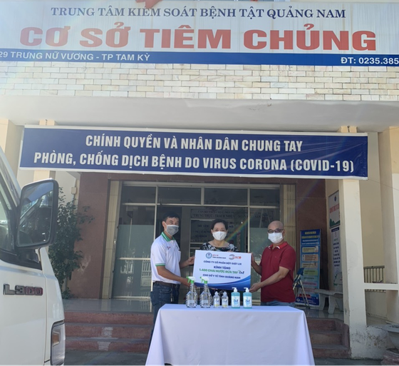 On1 trao tặng hơn 2000 lít dung dịch rửa tay các loại đến Đà Nẵng, Quảng Nam và Quảng Ngãi ảnh 3