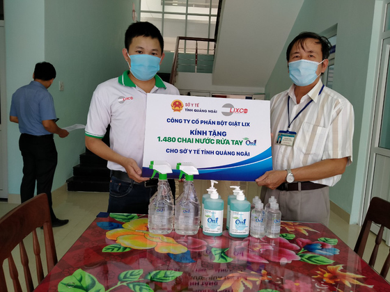 On1 trao tặng hơn 2000 lít dung dịch rửa tay các loại đến Đà Nẵng, Quảng Nam và Quảng Ngãi ảnh 4