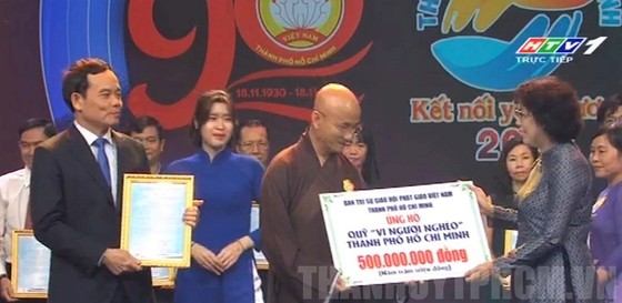Giáo hội Phật giáo Việt Nam TPHCM ủng hộ 500 triệu đồng. Ảnh: www.hcmcpv.org.vn