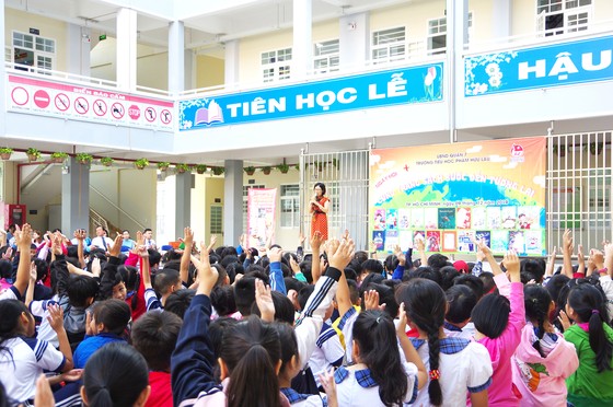 Mang sách về trường học ảnh 1