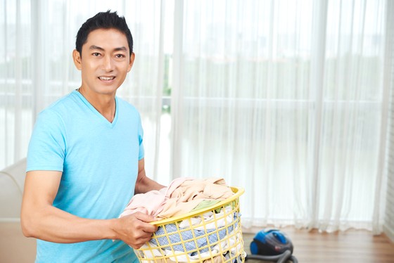 Đàn ông lo chuyện bếp núc ảnh 1