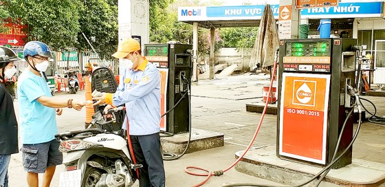 Cây xăng của Công ty Comeco trên đường Phan Huy Ích,  quận Gò Vấp. Ảnh: LẠC PHONG