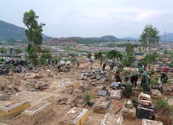 Tìm mộ giúp dân ảnh 1