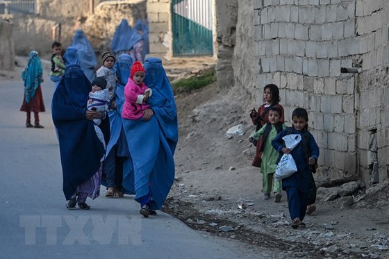 Phụ nữ trên đường phố tại Ghazni, Afghanistan. Ảnh: AFP/TTXVN