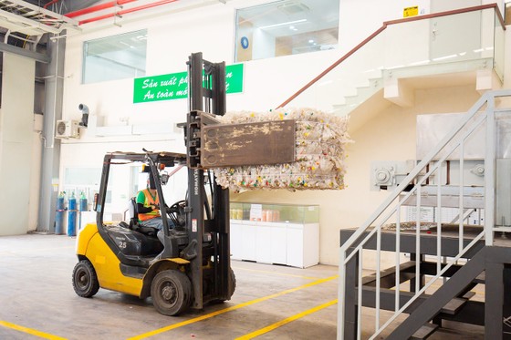 Tái chế chất thải nhựa ở Công ty CP Nhựa tái chế Duy Tân