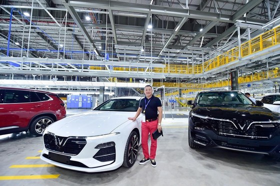 Vinfast bàn giao lô xe Lux SA2.0 va Lux A2.0 đầu tiên cho khách hàng ảnh 7