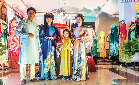 Nâng tầm áo dài Huế ảnh 2