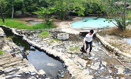 KDL Trường Xuân nay chỉ là nơi mổ gà ăn nhậu  của một số người dân địa phương.