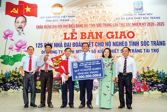Ủy ban MTTQ Việt Nam tỉnh Sóc Trăng tiếp nhận 6 tỷ đồng vào Quỹ Vì người nghèo từ Công ty TNHH MTV Xổ số kiến thiết Sóc Trăng.