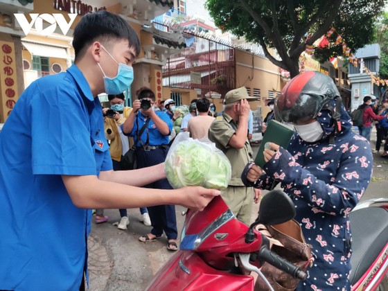 Người dân nhiều tỉnh thành nhiệt tình "giải cứu" nông sản Hải Dương ảnh 2 Người dân nhiều tỉnh thành nhiệt tình "giải cứu" nông sản Hải Dương ảnh 2