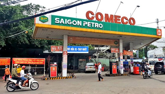 Nhiều cửa hàng kinh doanh xăng dầu ở TPHCM hết xăng ảnh 1