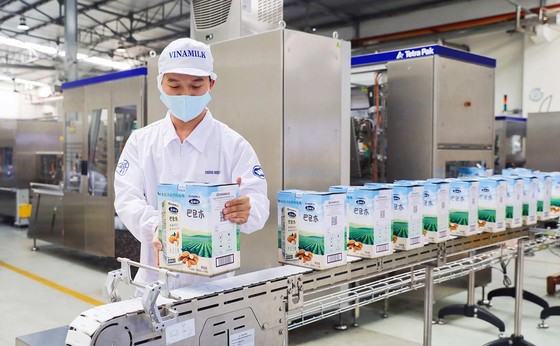 Nhà máy sản xuất sữa của Vinamilk đạt tiêu chuẩn an toàn vệ sinh thực phẩm và thực hành xanh