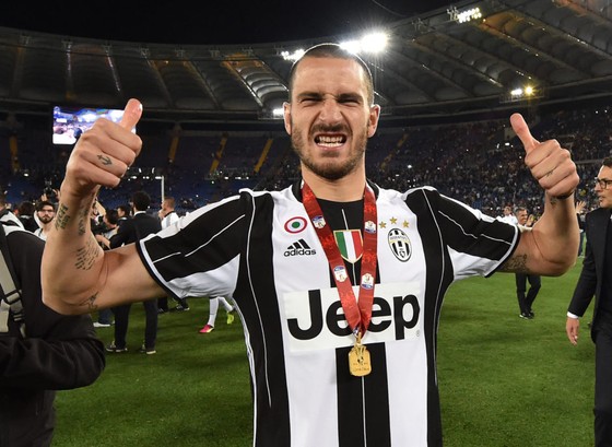 Juventus đem Higuain cho Milan mượn để Bonucci trở lại Turin ảnh 1
