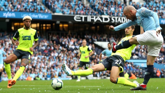 Aguero ghi hattrick khi Man City vùi dập Huddersfield ảnh 1