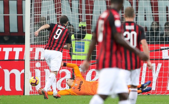 Higuain xin lỗi vì chiếc thẻ đỏ trận gặp Juventus ảnh 2